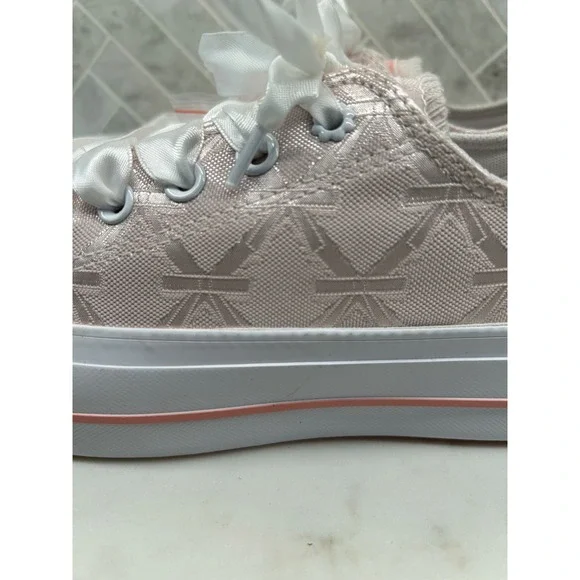 Converse Chuck Taylor All Star Lift Sneakers Shoes Womens 7 Low Top White Ribbon - Picture 10 of 10